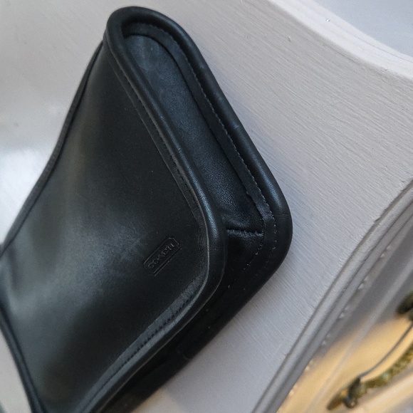 COACH Black Chunky Zippered Leather Case - Picture 6 of 11